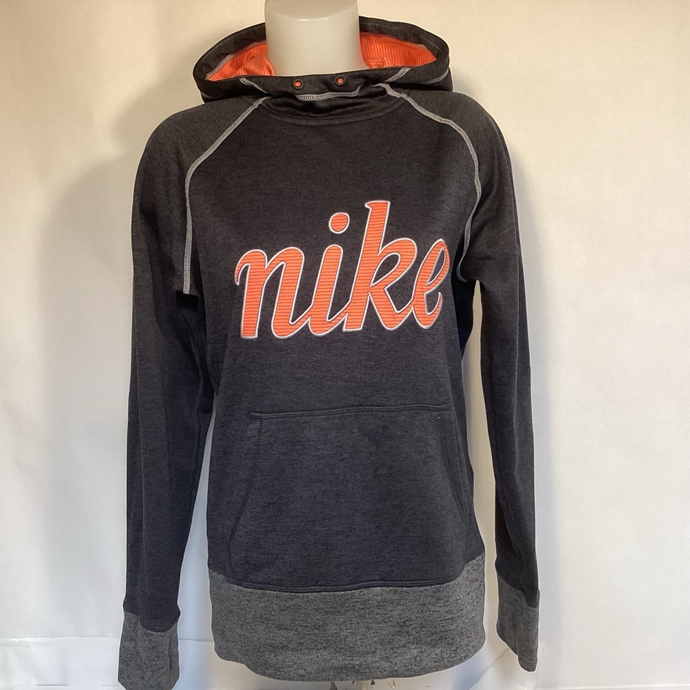 Nike Therma-Fit Women’s Gray & Orange Hoodie size medium Nike large sewn on logo